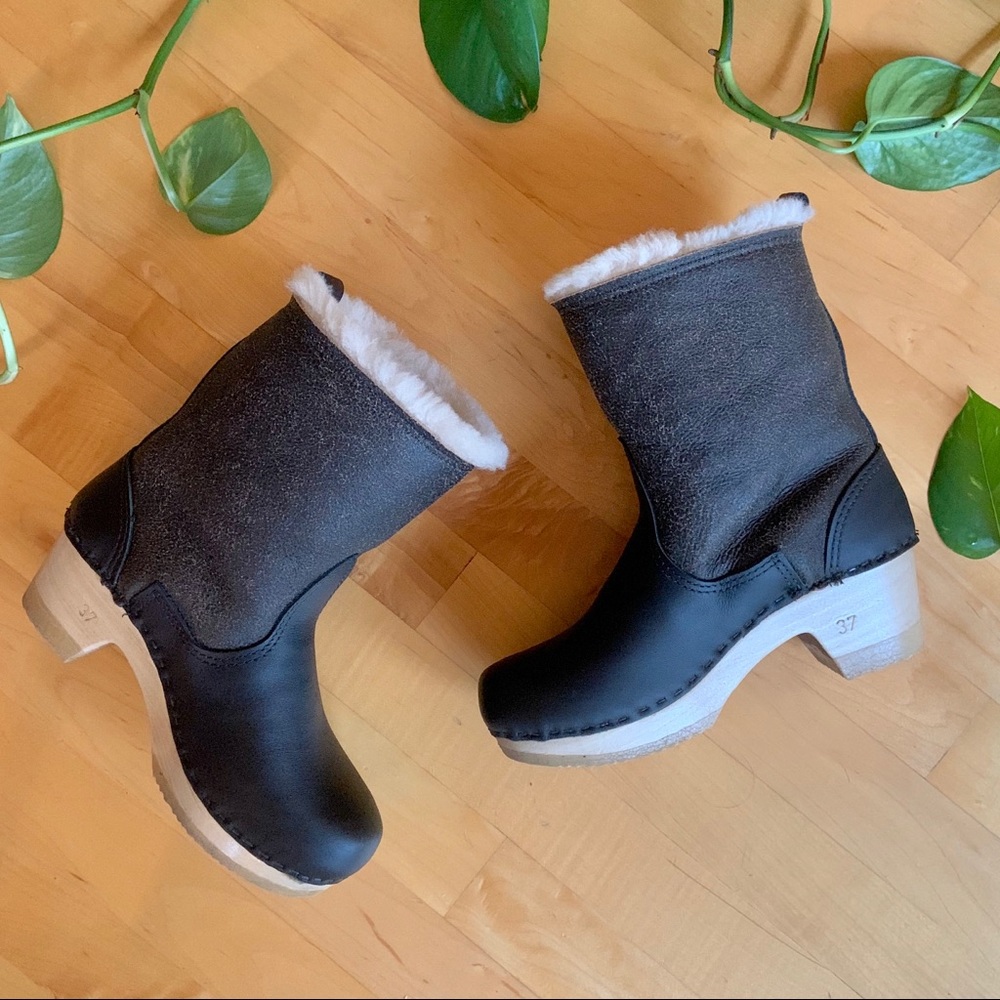 no.6 pull on shearling clog boot on mid heel, 37